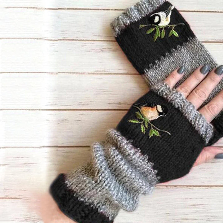 "Varma fingerlösa lapptäckebroderade vinterhandskar för kvinnor, broderidetaljer, mjukt akrylt, charmig design."