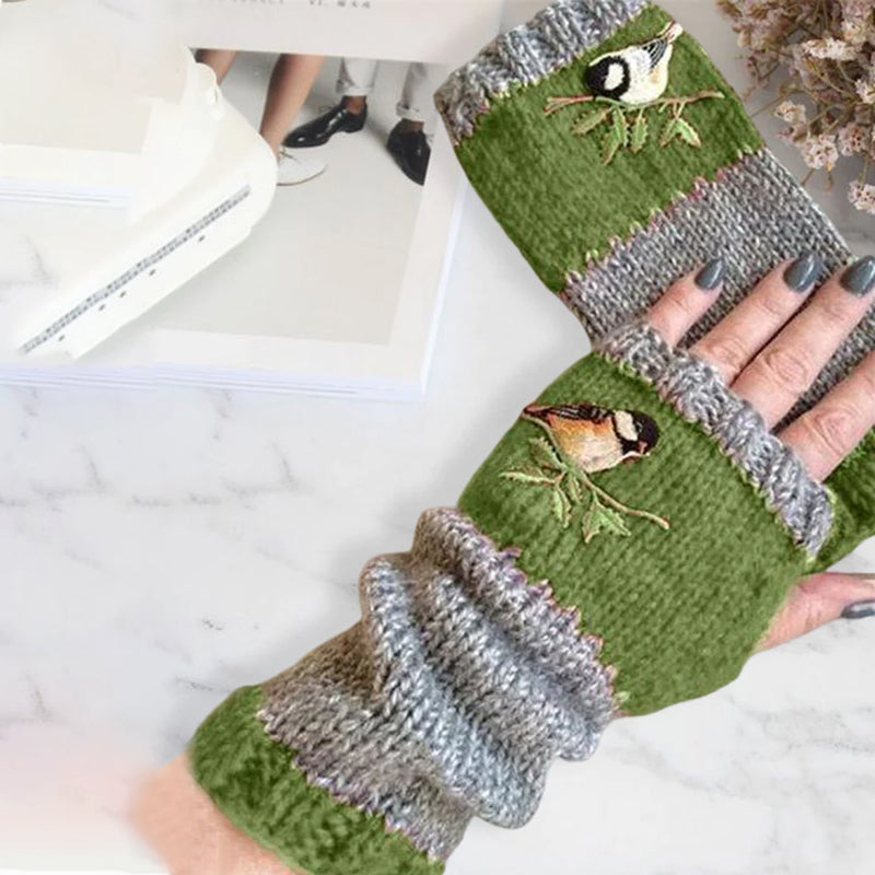 "Varma fingerlösa lapptäckebroderade vinterhandskar för kvinnor, broderidetaljer, mjukt akrylt, charmig design."