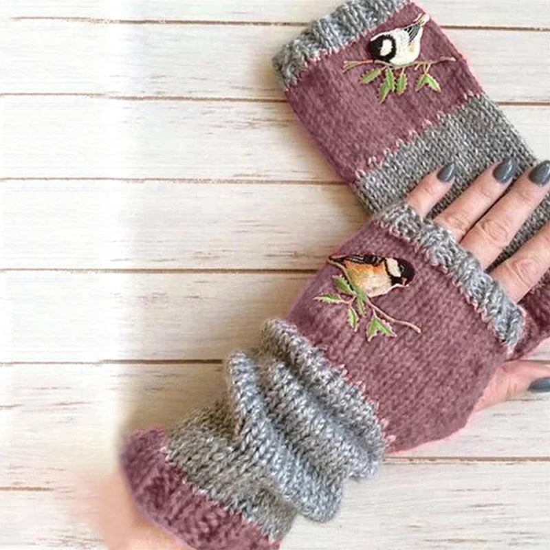 "Varma fingerlösa lapptäckebroderade vinterhandskar för kvinnor, broderidetaljer, mjukt akrylt, charmig design."
