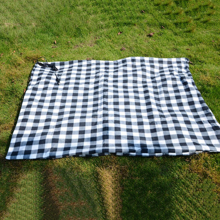 Värmande grå fleecefilt för bil, perfekt för kalla vinterresor, lätt att förvara, designad för både fram- och baksäten.