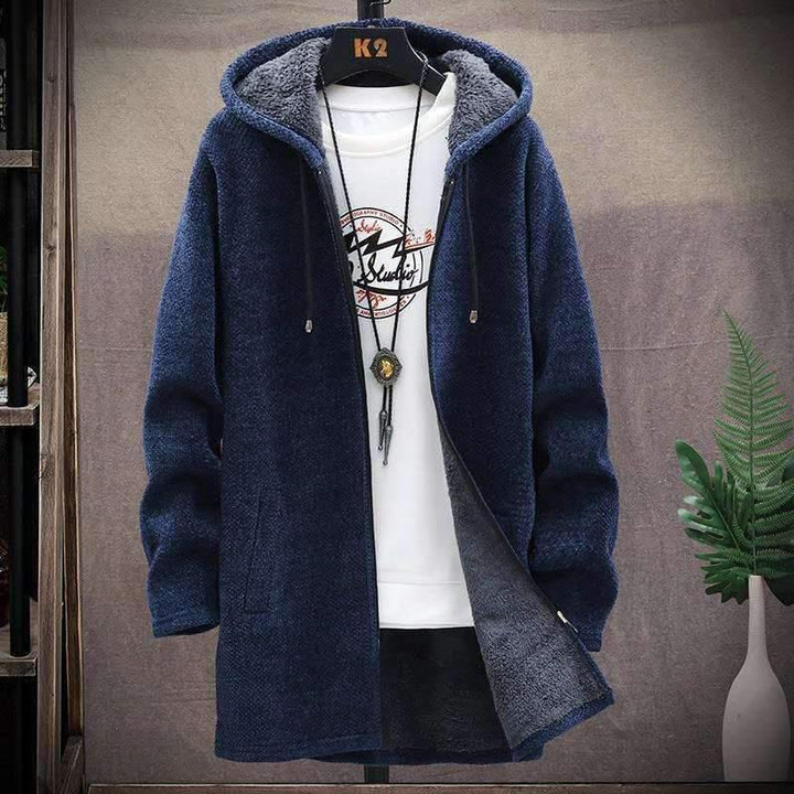 "Värmande superstretch fleecejacka för män med skarpa axlar och praktiska fickor, perfekt för kyliga dagar och stilren look."