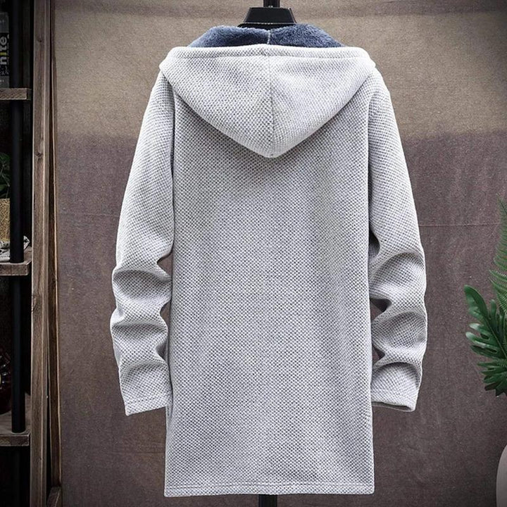 "Värmande superstretch fleecejacka för män med skarpa axlar och praktiska fickor, perfekt för kyliga dagar och stilren look."