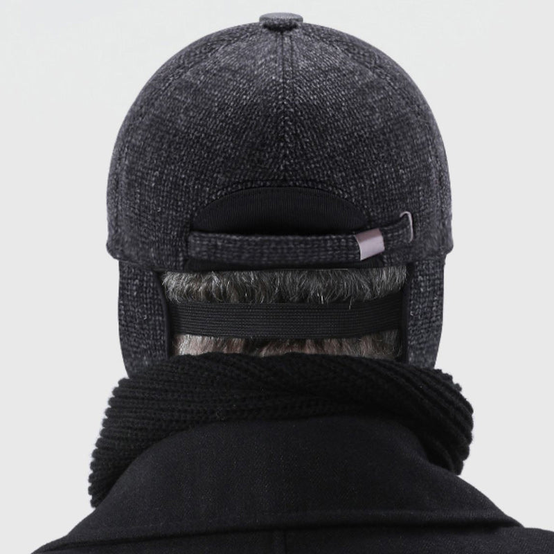 "Värmande unisex basebollkeps för vinter med öronskydd i grått, justerbar passform, perfekt för kalla dagar."