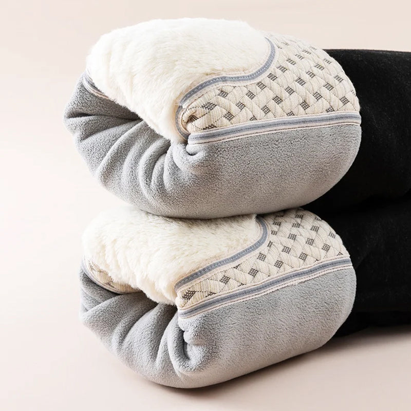 "Värmebevarande termobyxor för män med ultra mjuk fleece, grafenuppvärmning och stilren design."