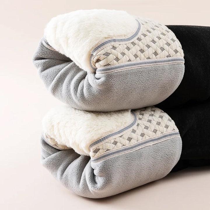 "Värmebevarande termobyxor för män med ultra mjuk fleece, grafenuppvärmning och stilren design."