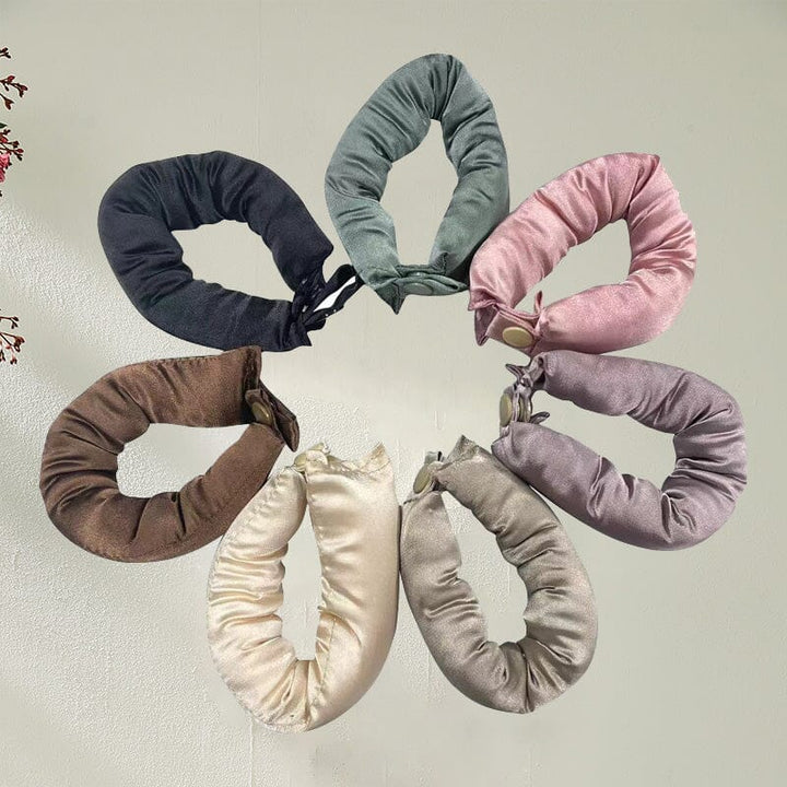 Värmefri curlinghatt i ljusrosa satintyg, skonsam hårstyling utan värme för enkel och bekväm lockbildning.