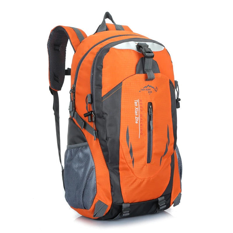 Detaljbild av ergonomisk 50L vandringsryggsäck 'Sean'. Vattenavvisande och rymlig för friluftsliv och campingpackning.