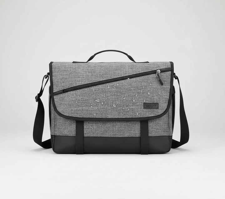 Robust unisex laptopväska, vattentät för 17-tums dator. Skyddar din teknik effektivt under transport.