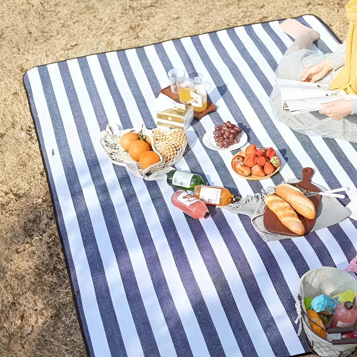 Vattenavvisande utomhusfilt. Idealisk för fuktiga underlag vid picknick, camping och friluftsliv.