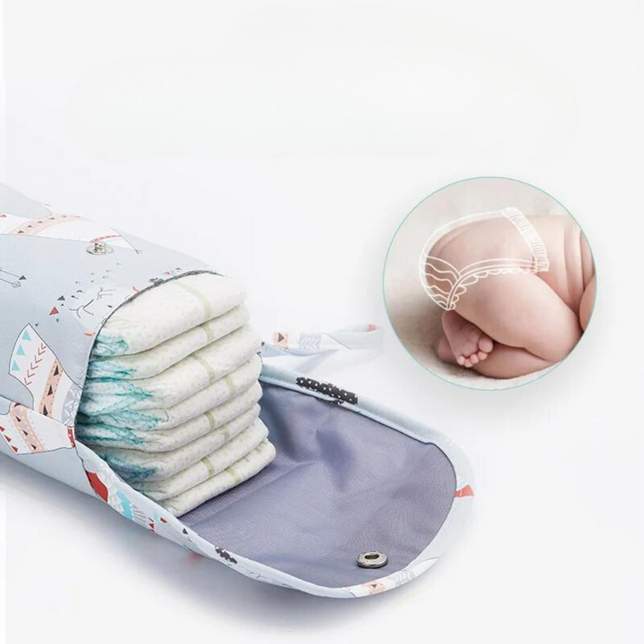 Rymlig skötväska med smart organisering av babyartiklar. Perfekt för aktiva föräldrar och alla äventyr.