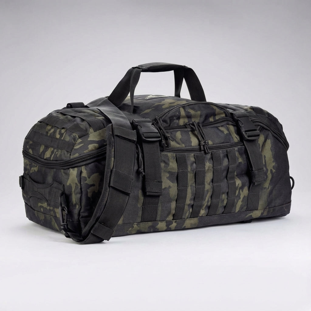 Robust vattentät duffelväska för outdoor och taktiska behov, optimal packning för krävande miljöer.