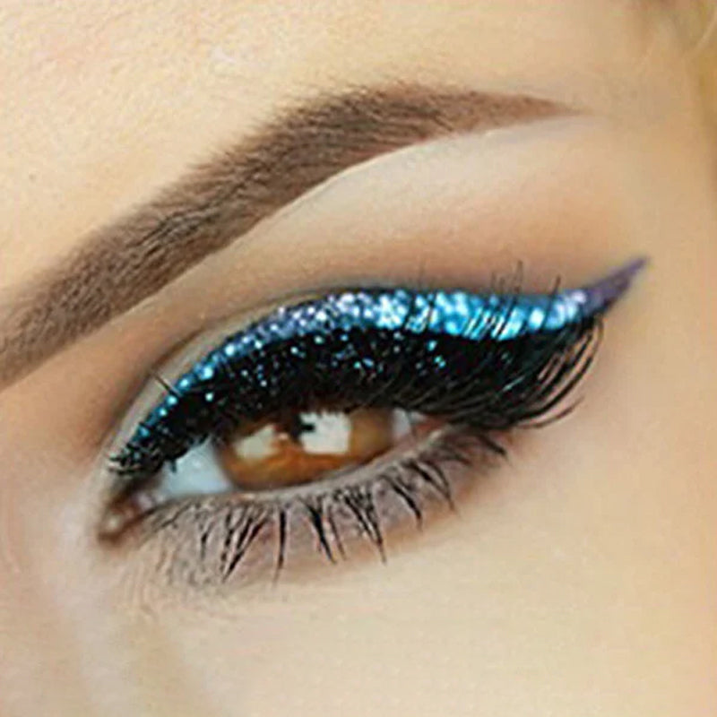"Vattentät återanvändbar eyeliner och fransdekal för kvinnor i olika färger med enkel applicering och elegant design."