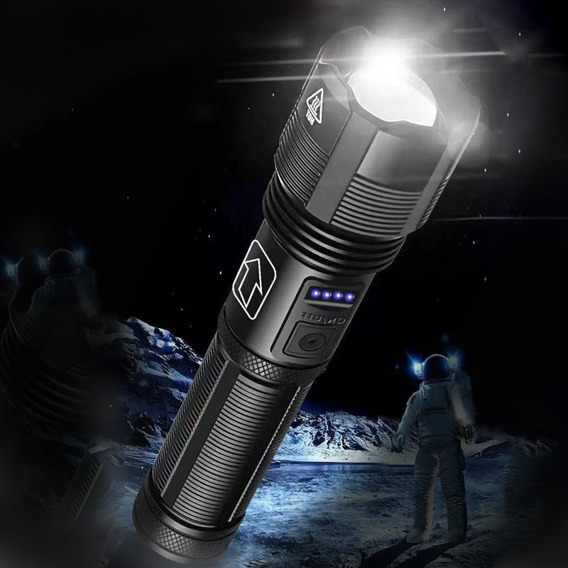 "Vattentät militär ficklampa, aluminium, 5 lägen, 12 000 lumens, svart design, robust och kompakt för extrema äventyr."