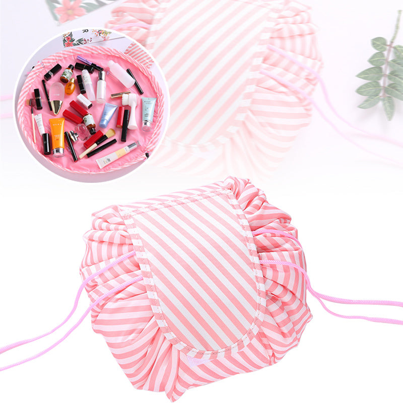 "Vattentät sminkväska för damer med dragsnöre, stilren design och praktisk organisering."