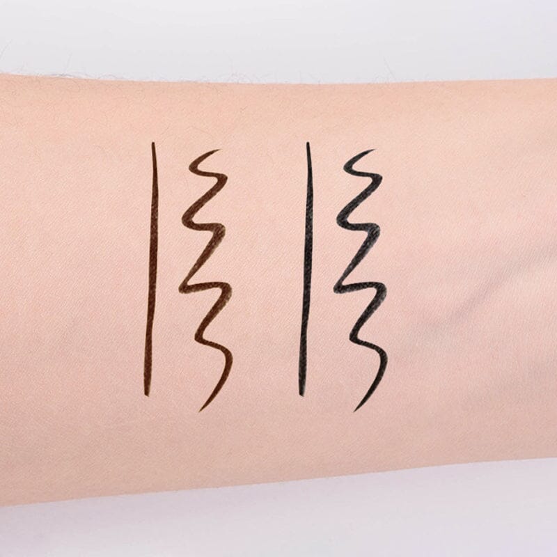 "Vattentät snabbtorkande eyeliner i elegant svart, tunn spets, lätt att använda för precis applicering."