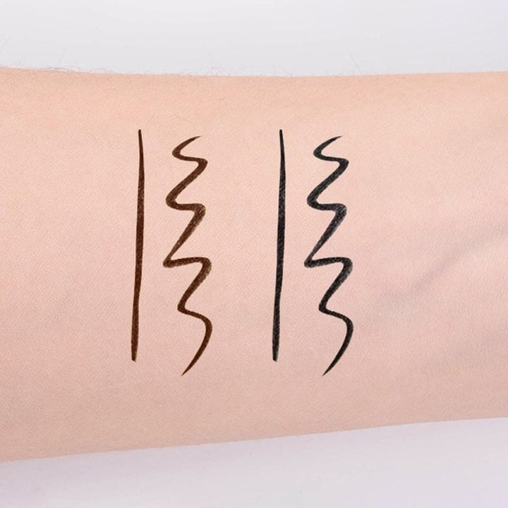"Vattentät snabbtorkande eyeliner i elegant svart, tunn spets, lätt att använda för precis applicering."