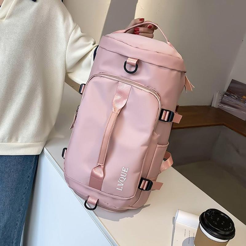 "Vattentät unisex ryggsäck/duffelväska, multifunktionell design, visad i olika färger: blå, mint, violett, rosa."
