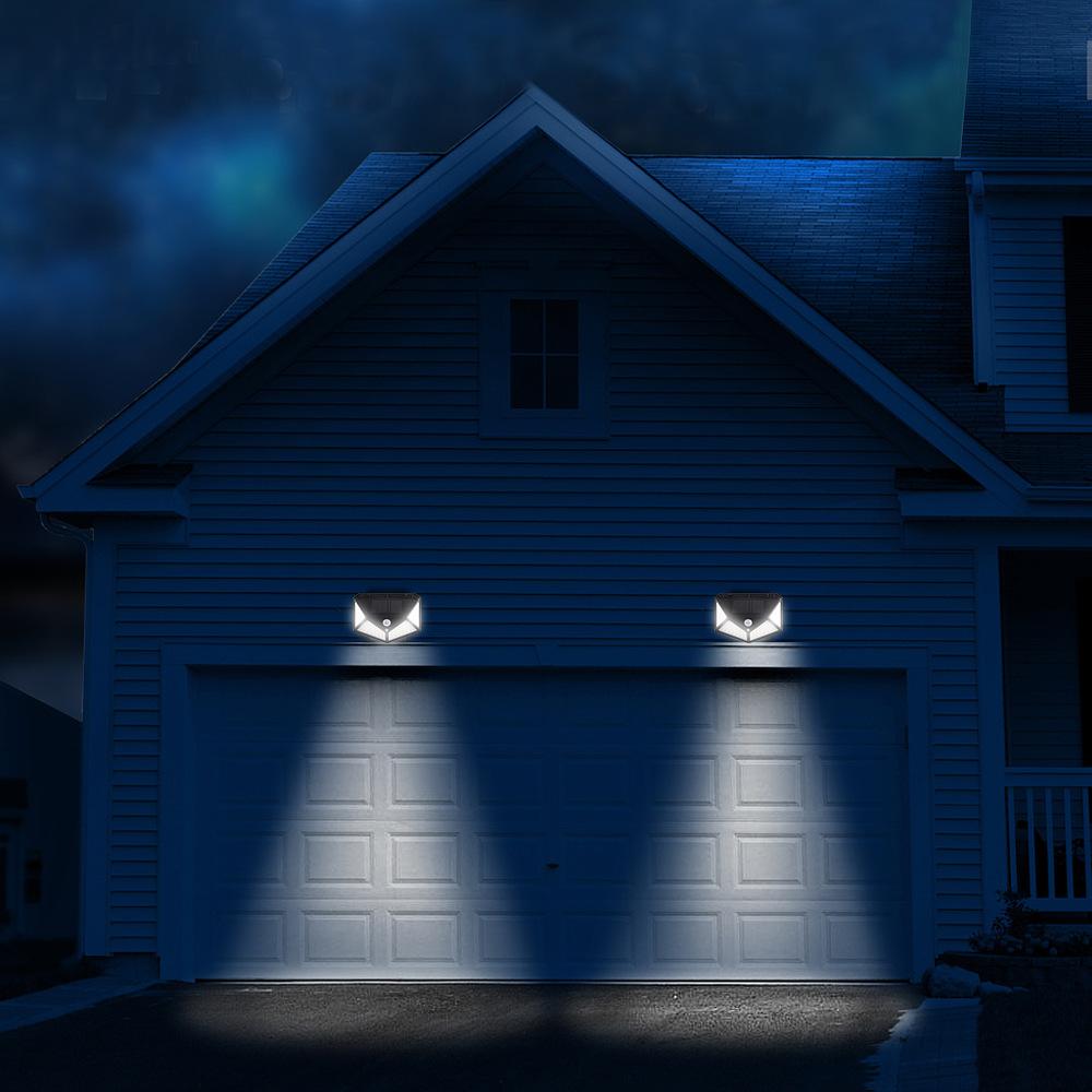 "Vattentät utomhus solcells vägglampa med 100 LED-lampor, lyser starkt och skapar trygg atmosfär i trädgården."