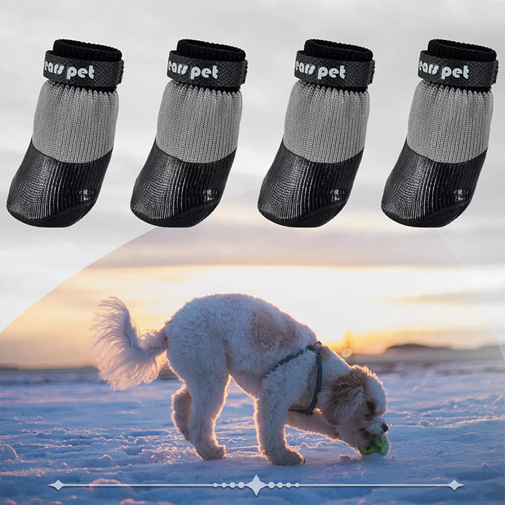 "Vattentäta hundskor med halkfri sula, slitstarkt material. Perfekta för säkra utomhusäventyr i alla väder."