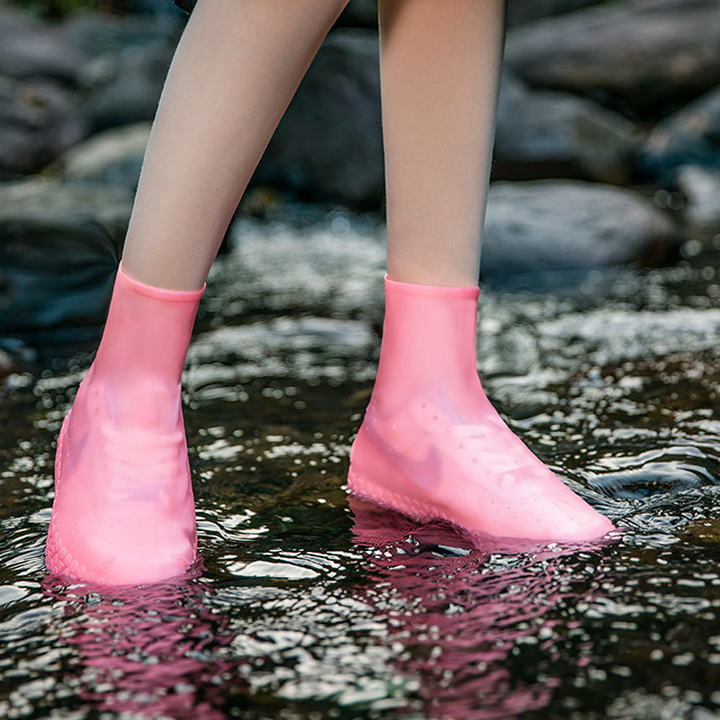 Vattentäta skoöverdrag för kvinnor, halkfria och hållbara, idealiska för utomhusbruk i alla väderförhållanden.