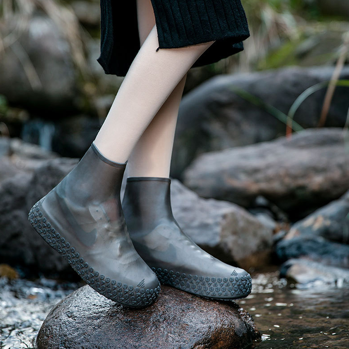 Vattentäta skoöverdrag för kvinnor, halkfria och hållbara, idealiska för utomhusbruk i alla väderförhållanden.