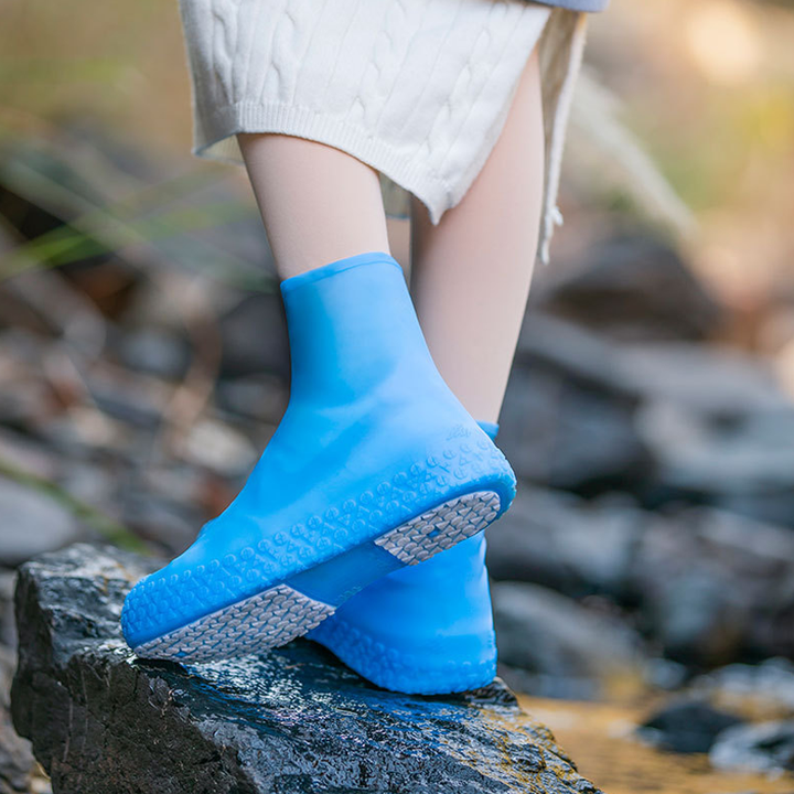 Vattentäta skoöverdrag för kvinnor, halkfria och hållbara, idealiska för utomhusbruk i alla väderförhållanden.