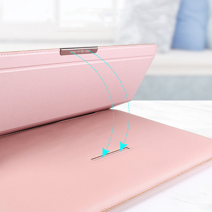 "Vattentätt justerbart laptopfodral i konstläder, elegant design med magnetisk stängning för bästa skydd av din dator."