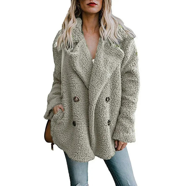 "Överdimensionerad fluffig fleecejacka dam i teddystil, beige med mjukt material och avkopplande passform för vinterbruk."