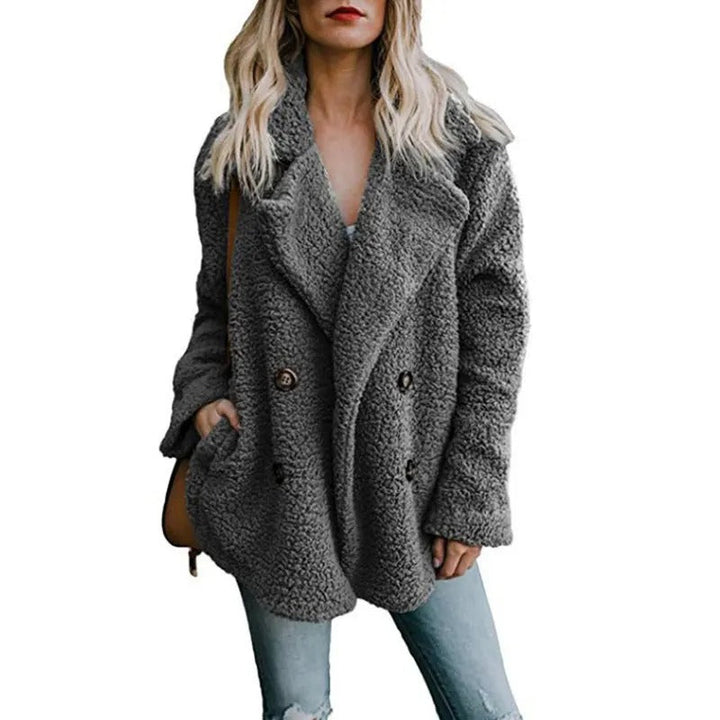 "Överdimensionerad fluffig fleecejacka dam i teddystil, beige med mjukt material och avkopplande passform för vinterbruk."