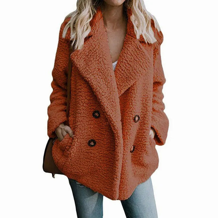 "Överdimensionerad fluffig fleecejacka dam i teddystil, beige med mjukt material och avkopplande passform för vinterbruk."