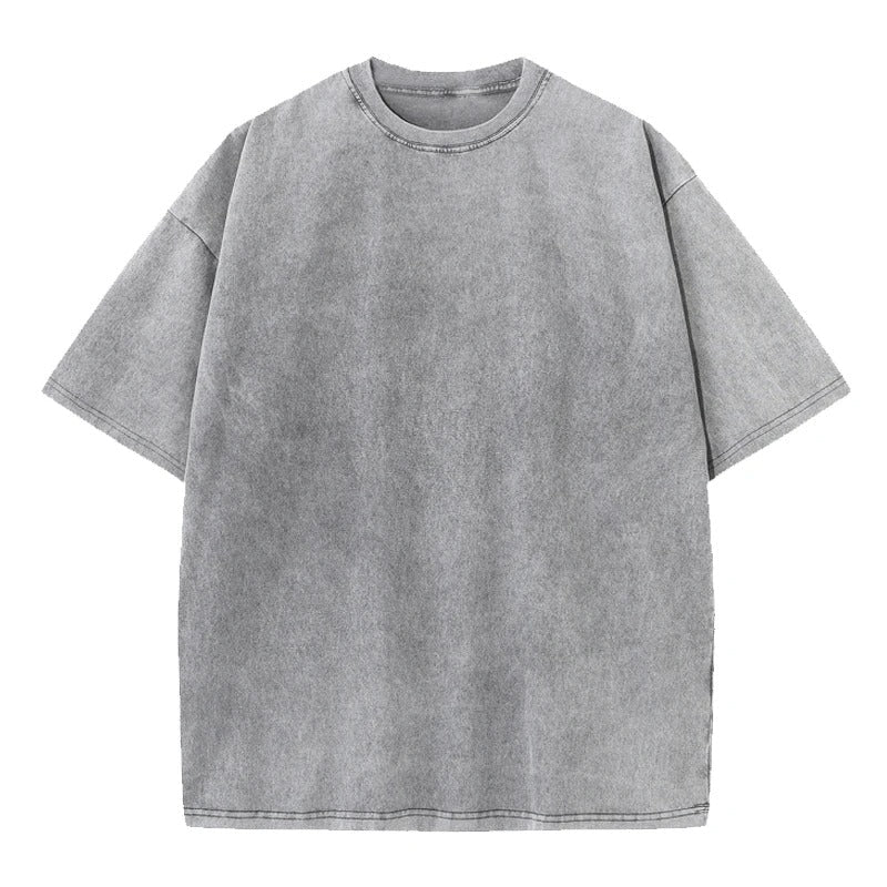 "Överdimensionerad lös T-shirt för män i svart bomull, visad framifrån med o-ringad krage, perfekt för avslappnad stil."
