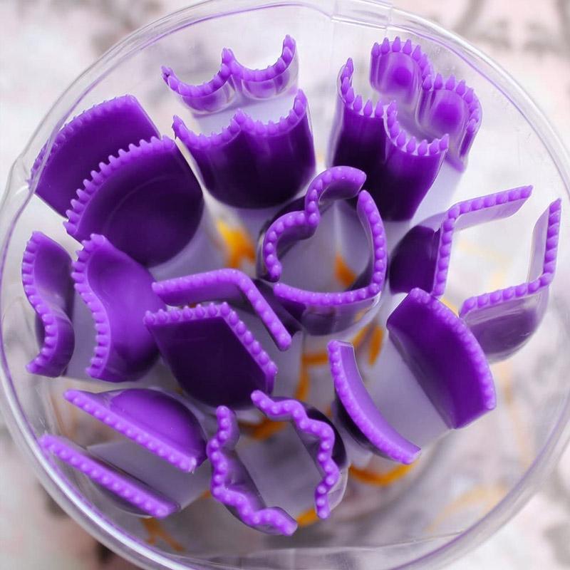 "Verktygssats för fondantdekorering med justerbara krusformar, perfekt för tårtdekoration och kreativ bakning."