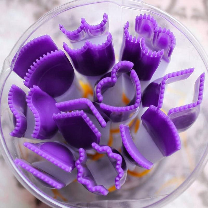 "Verktygssats för fondantdekorering med justerbara krusformar, perfekt för tårtdekoration och kreativ bakning."