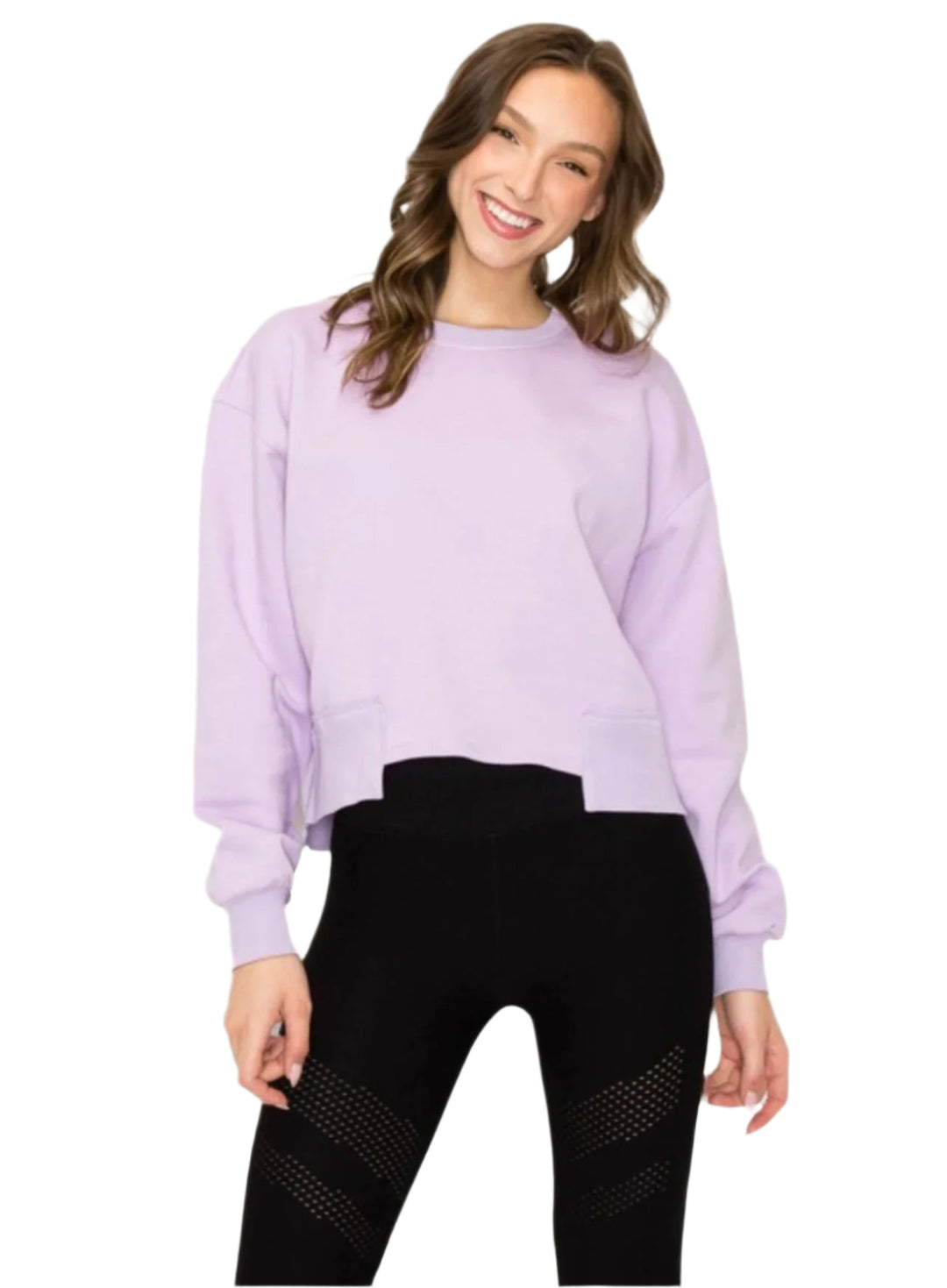 "Översikt av oversized lila dam-sweatshirt, kort modell, avslappnad stil, mjuk bomullstextur, chic design."