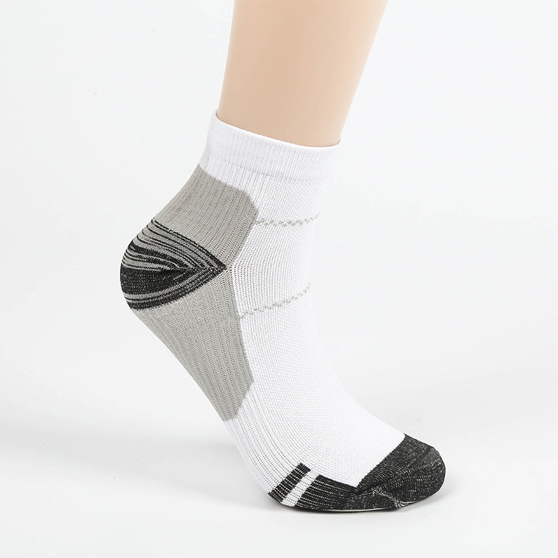 "Vibranta damhälsosportstrumpor med elastisk design och förstärkt häl för optimal komfort och stöd vid träning."
