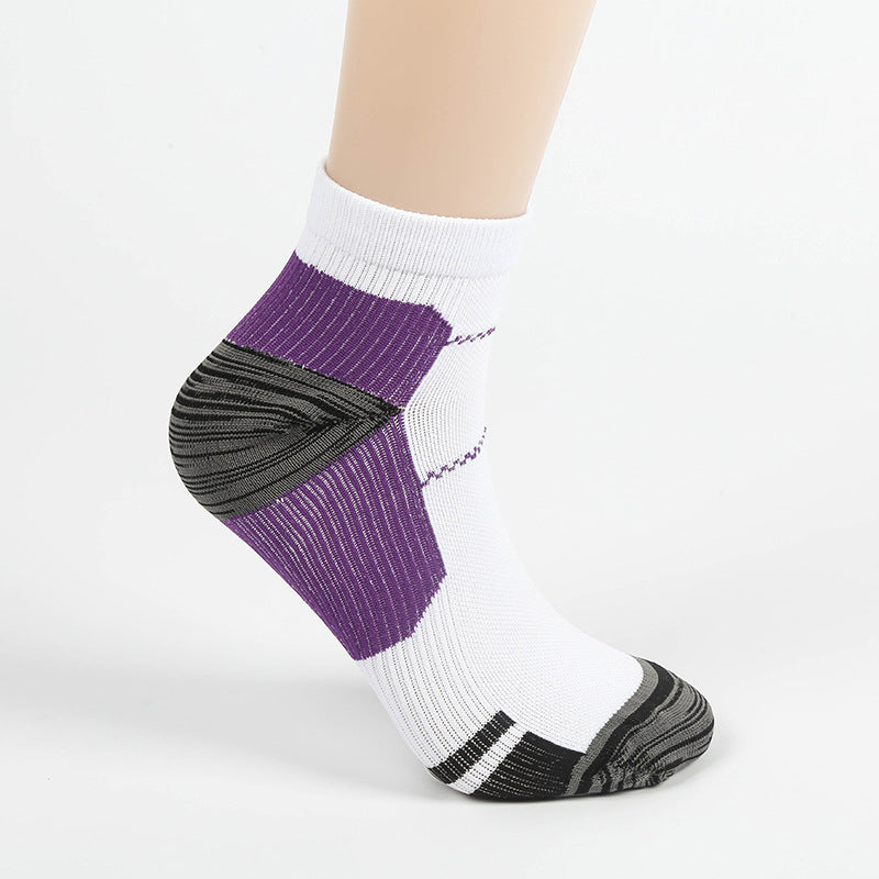 "Vibranta damhälsosportstrumpor med elastisk design och förstärkt häl för optimal komfort och stöd vid träning."
