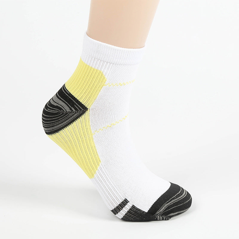 "Vibranta damhälsosportstrumpor med elastisk design och förstärkt häl för optimal komfort och stöd vid träning."