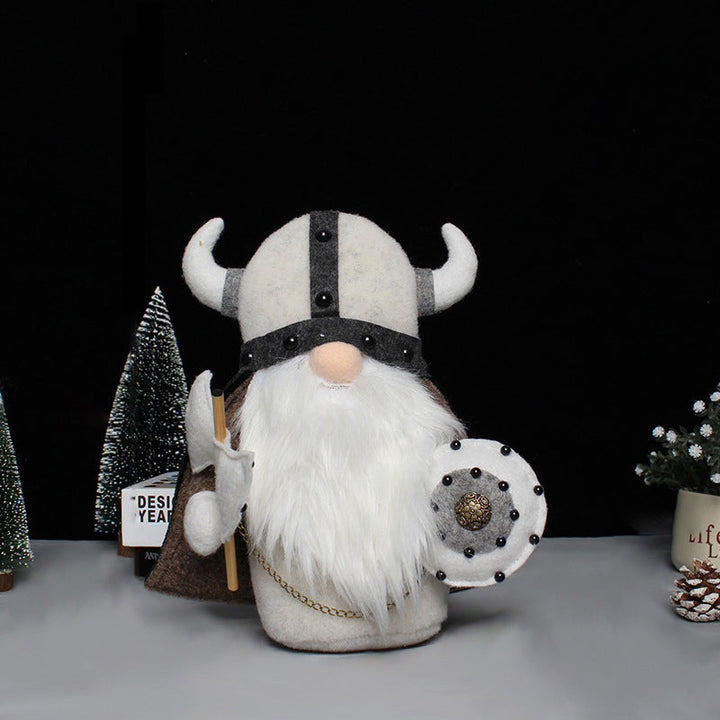 "Vikinga gnome krigare med ingefärsskägg och hornhjälm som dekoration i trädgård. Unique viking-style figurine."