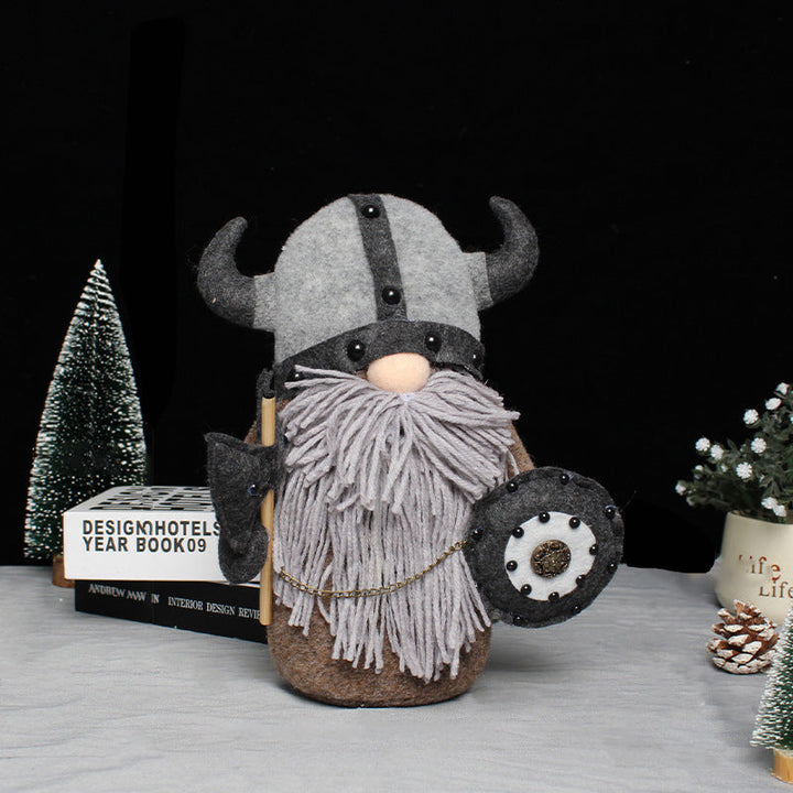 "Vikinga gnome krigare med ingefärsskägg och hornhjälm som dekoration i trädgård. Unique viking-style figurine."