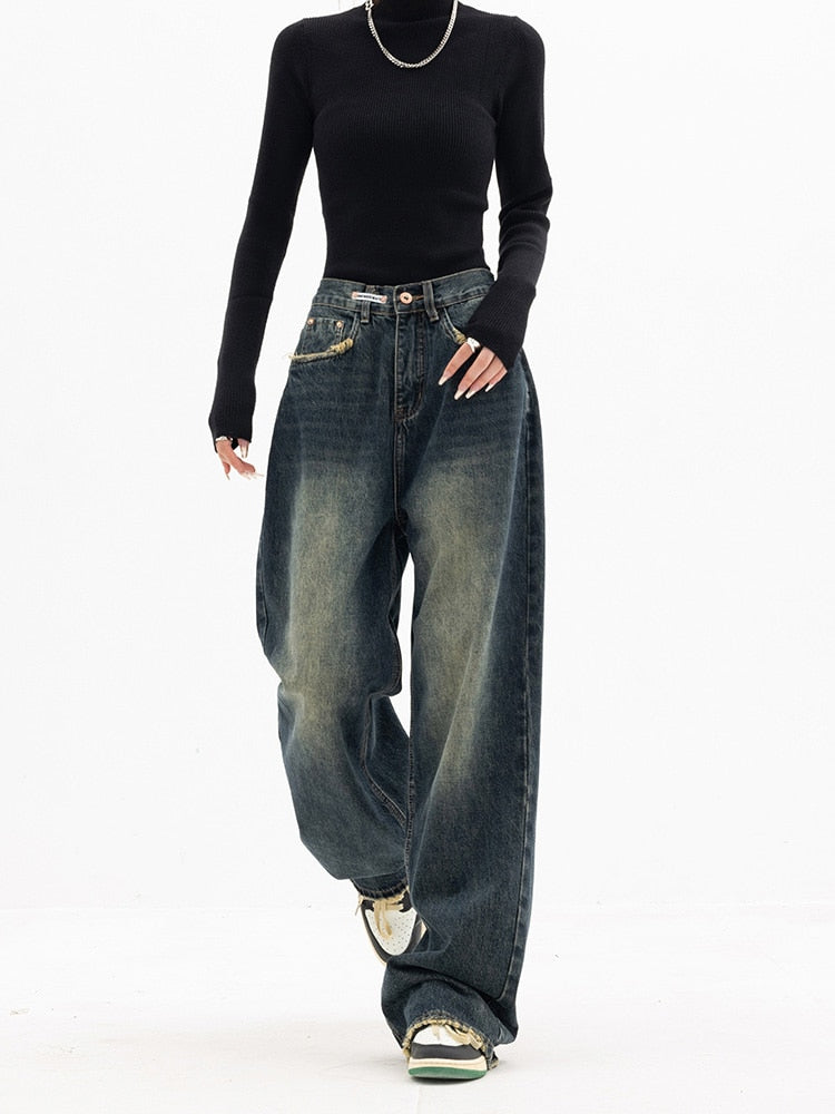 Avslappnade damjeans som är vintage och baggy, idealiska för en trendig streetwear-look.