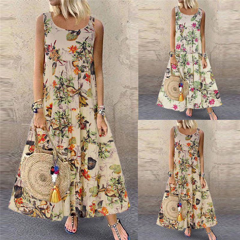 "Vintage damklänning med blommigt mönster, kort och ärmlös, bohemisk stil i blå och rosa toner, perfekt för sommarbruk."