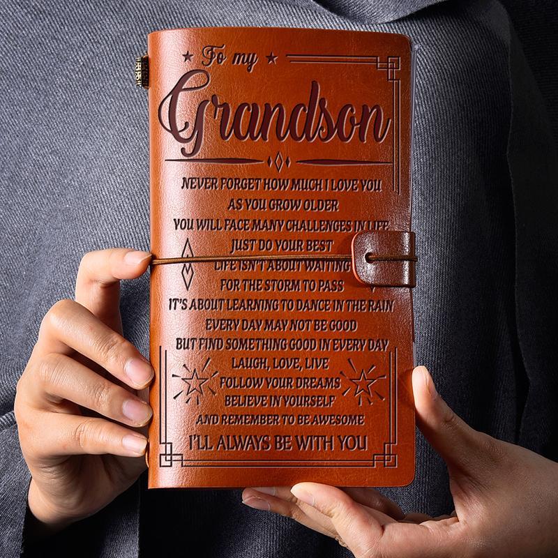 "Vintage graverad läderjournal med budskap, konstläderomslag, graverade citat, elegant design för inspiration och skrivande."