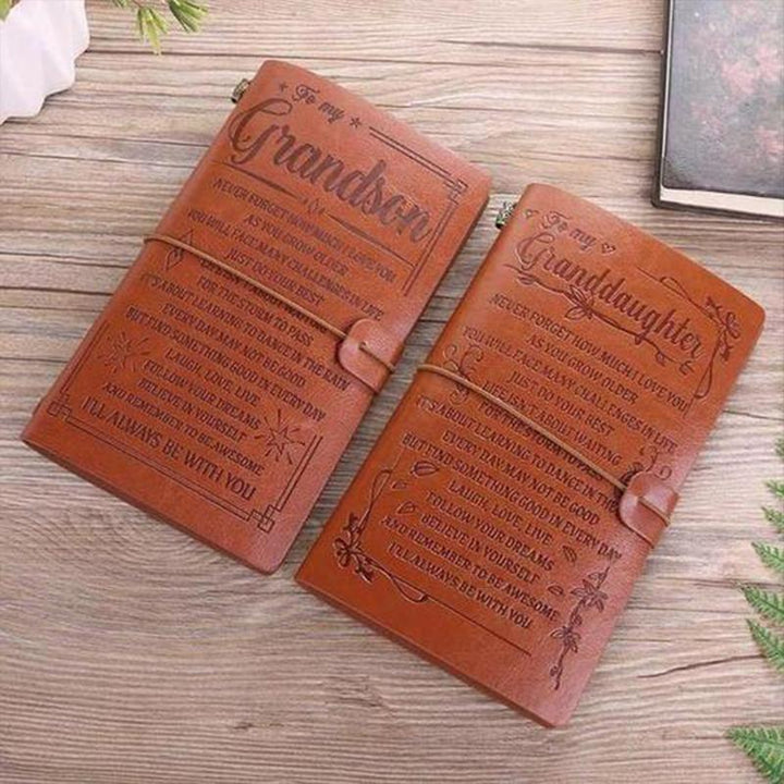 "Vintage graverad läderjournal med budskap, konstläderomslag, graverade citat, elegant design för inspiration och skrivande."