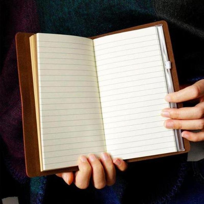 "Vintage graverad läderjournal med budskap, konstläderomslag, graverade citat, elegant design för inspiration och skrivande."