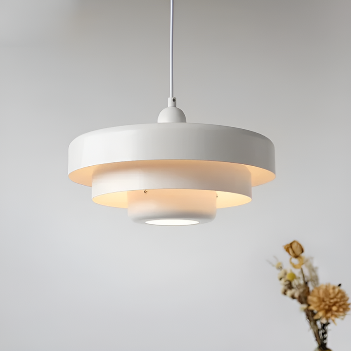 Modern vintage taklampa med LED. Stilfull designlampa för en uppdaterad atmosfär i hemmet.