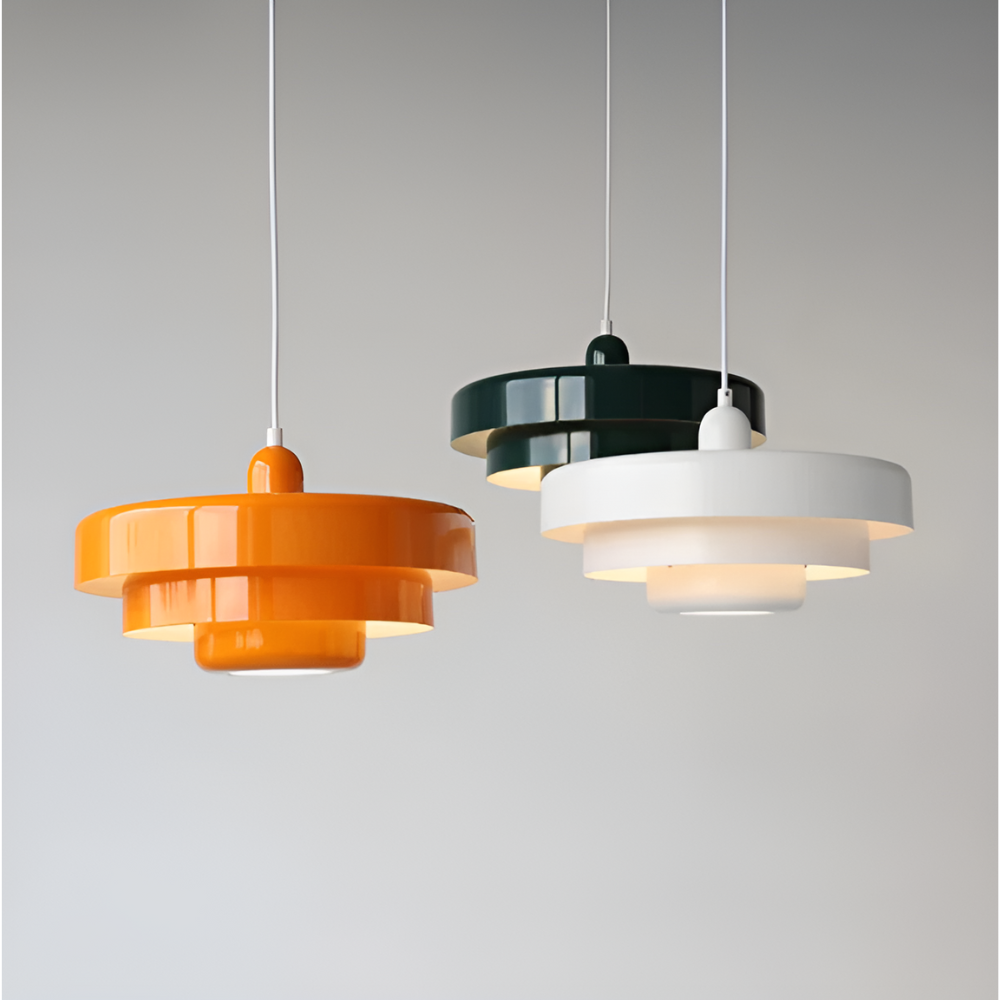 Dimbar LED-taklampa i vintage stil, ger varm och mysig belysning. Perfekt designlampa för hemmet.