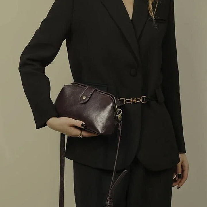 "Vintage Mini Crossbody-väska för damer med retro stil, mässingdetaljer, perfekt för daglig användning. Flera färgval."