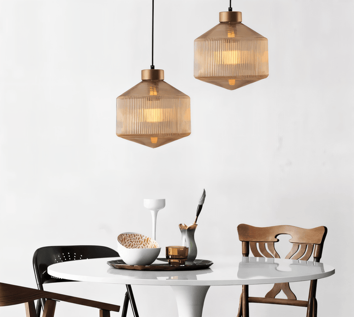 Retro taklampa i bärnstensfärgat räfflat glas, passar utmärkt i köket.