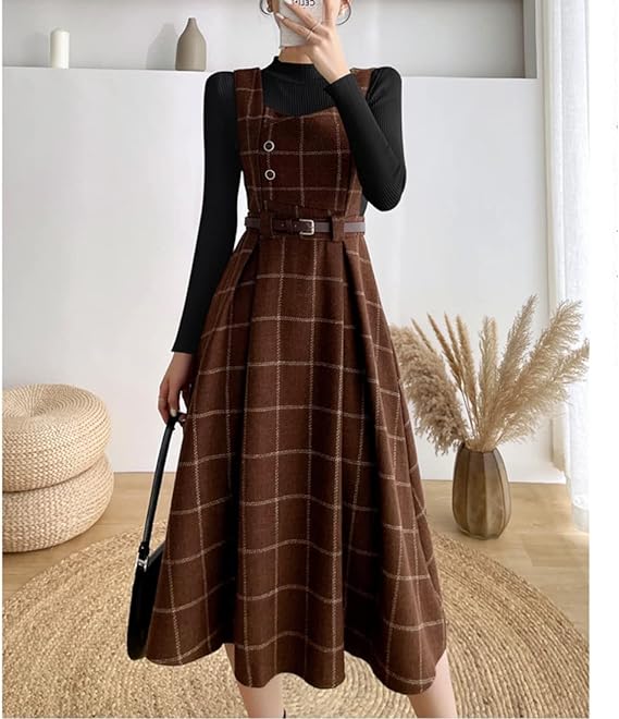 Kvinnors rutiga vintageklänning, svensk design, med stilfullt mönster för en chic look.