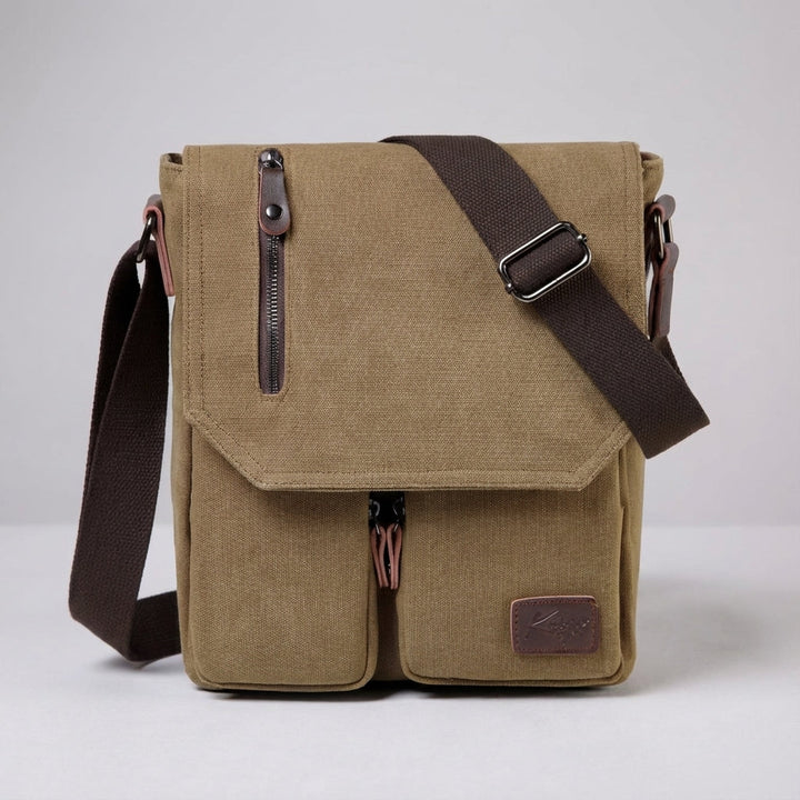 Packford vintage axelväska i canvas. Kompakt och stilren unisex messengerbag med praktisk förvaring.